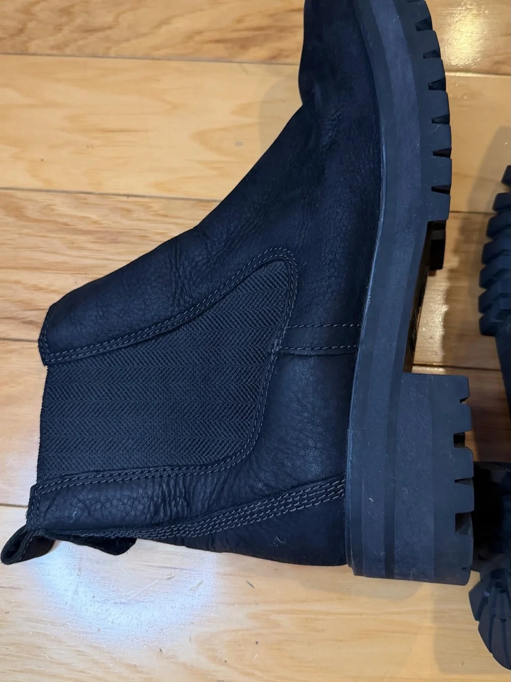 Timberland Courmayeur Valley Black Leather Chelsea Boots Lug Sole Womens Sz 9⁠
